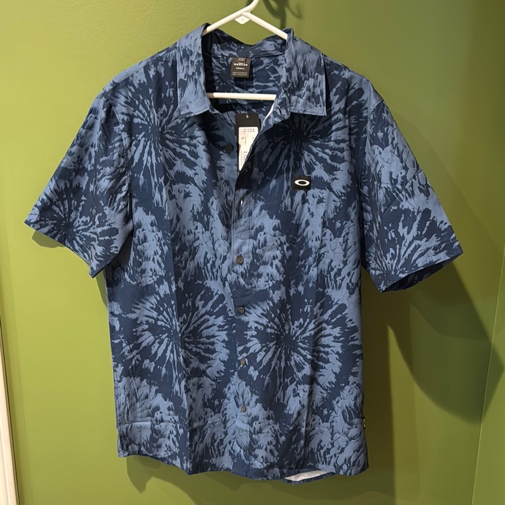 Oakley Blue Casual Button Down Shirt with Floral Print